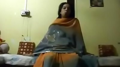 Indian Aunty sucking is husband cock nicely on indiansxvideo.com
