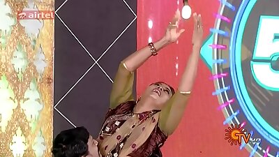 Aunty Huge Navel and gigantic ass press&period;&period;&period;hot tamil aunty game