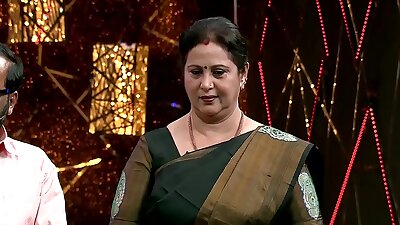Hot and Sexy Actress Geetha Aunty Side Show