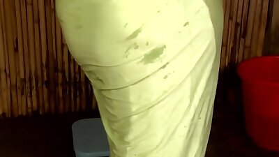 Short film Aunty nipple visible bath720P