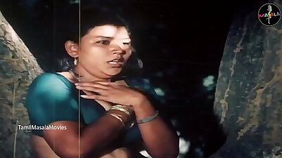 Desi Village Girls Hot Cleavage Show